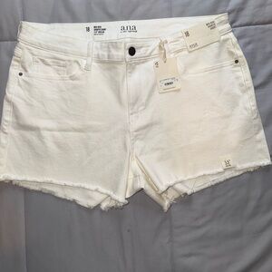 a.n.a Women's White Jean Shorts Size 18